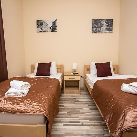 מוסטר Hotel Hana חדר תמונה