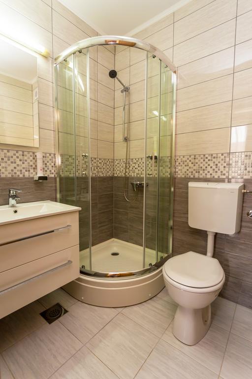 מוסטר Hotel Hana מראה חיצוני תמונה
