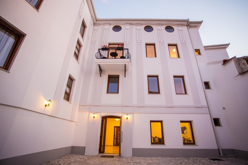 מוסטר Hotel Hana מראה חיצוני תמונה
