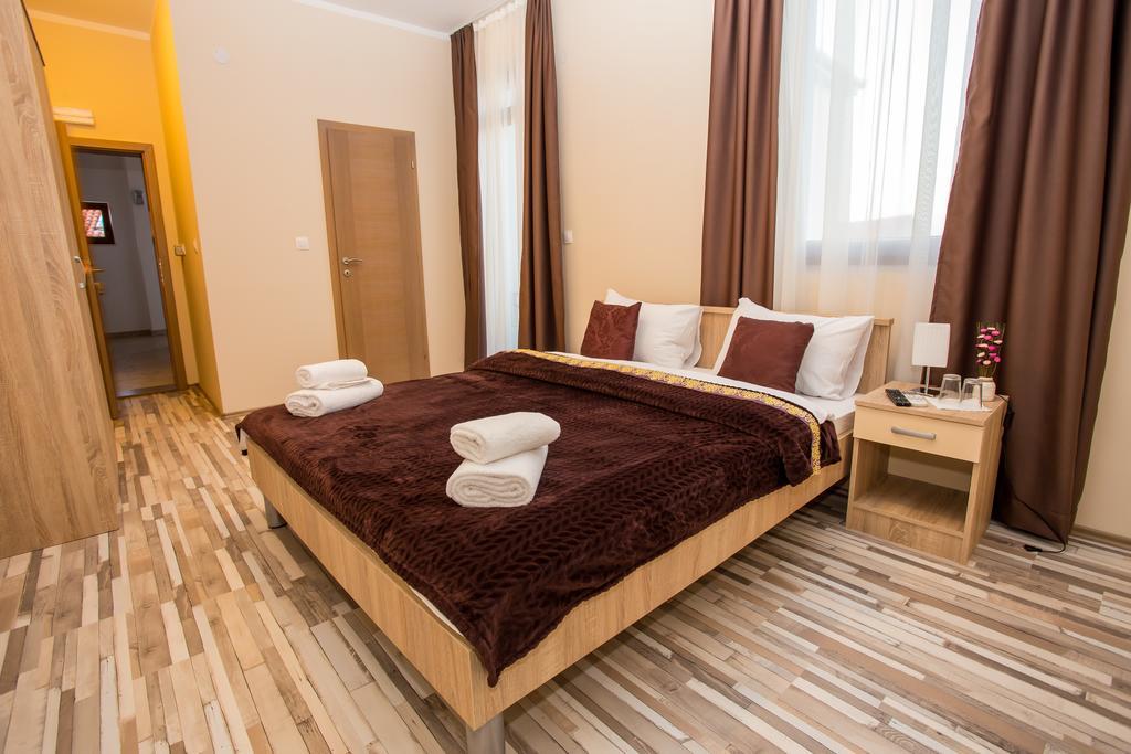 מוסטר Hotel Hana חדר תמונה