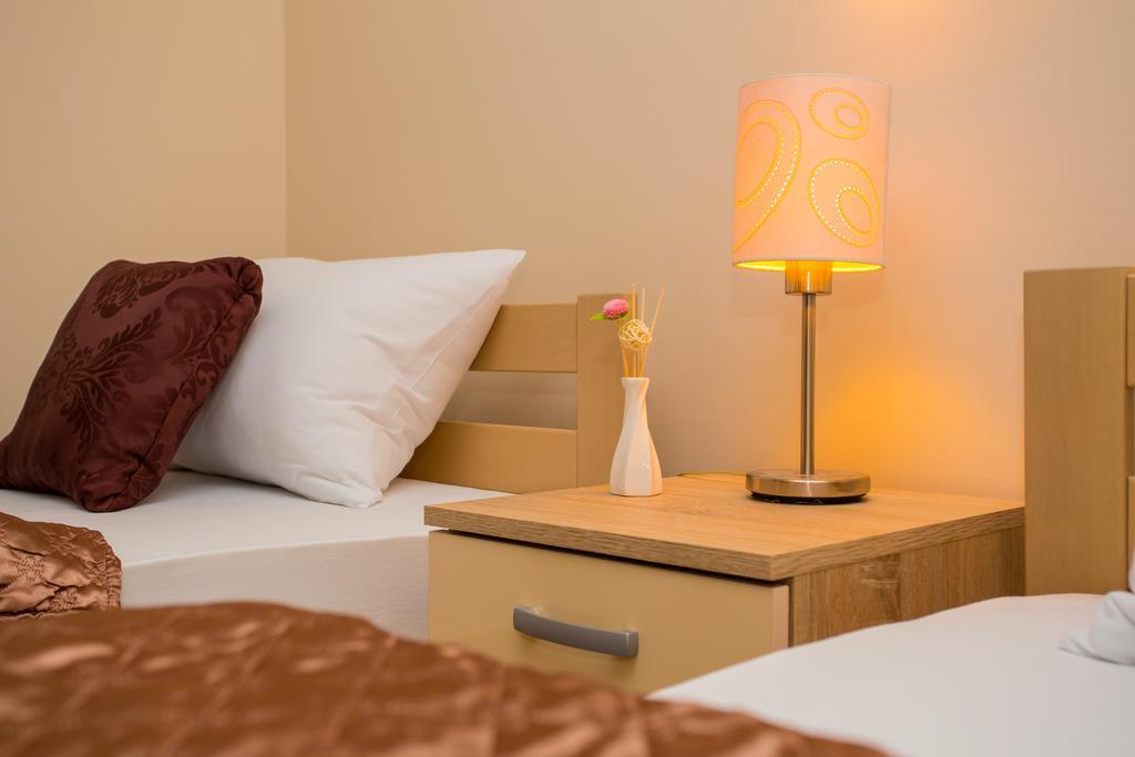 מוסטר Hotel Hana חדר תמונה