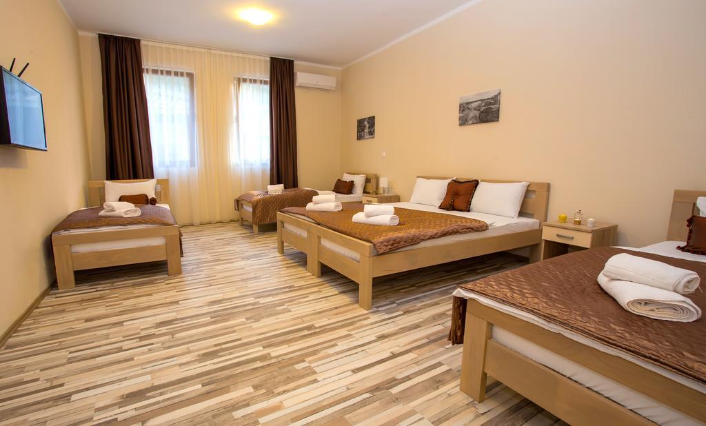מוסטר Hotel Hana חדר תמונה