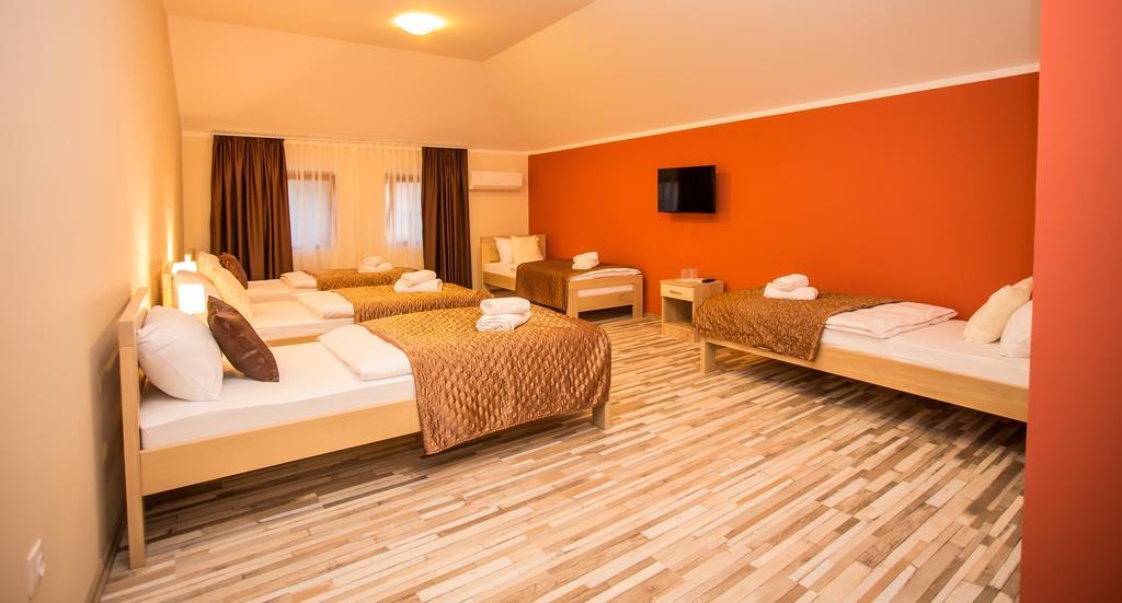 מוסטר Hotel Hana חדר תמונה