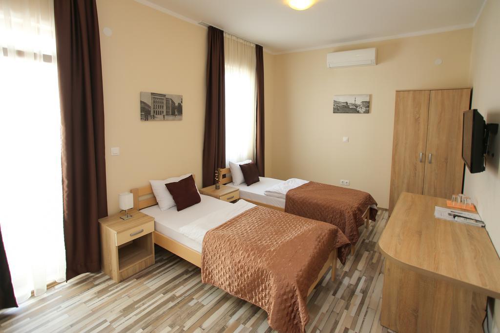 מוסטר Hotel Hana מראה חיצוני תמונה