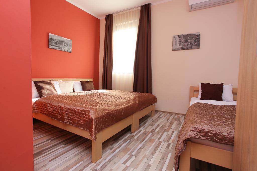 מוסטר Hotel Hana מראה חיצוני תמונה
