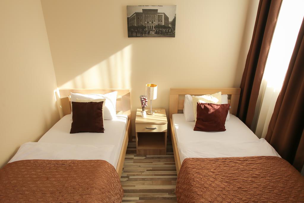 מוסטר Hotel Hana מראה חיצוני תמונה