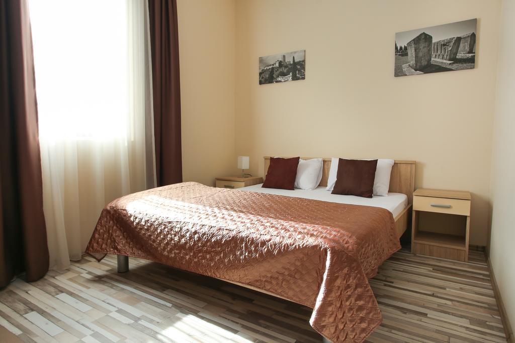 מוסטר Hotel Hana מראה חיצוני תמונה