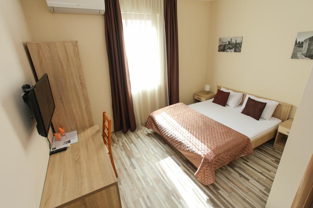 מוסטר Hotel Hana מראה חיצוני תמונה
