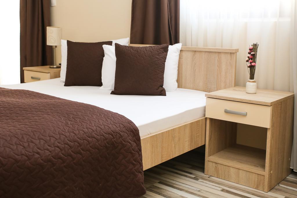 מוסטר Hotel Hana מראה חיצוני תמונה