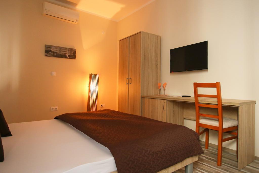מוסטר Hotel Hana מראה חיצוני תמונה