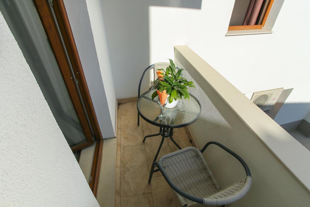 מוסטר Hotel Hana מראה חיצוני תמונה