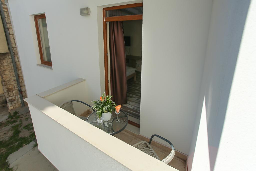 מוסטר Hotel Hana מראה חיצוני תמונה