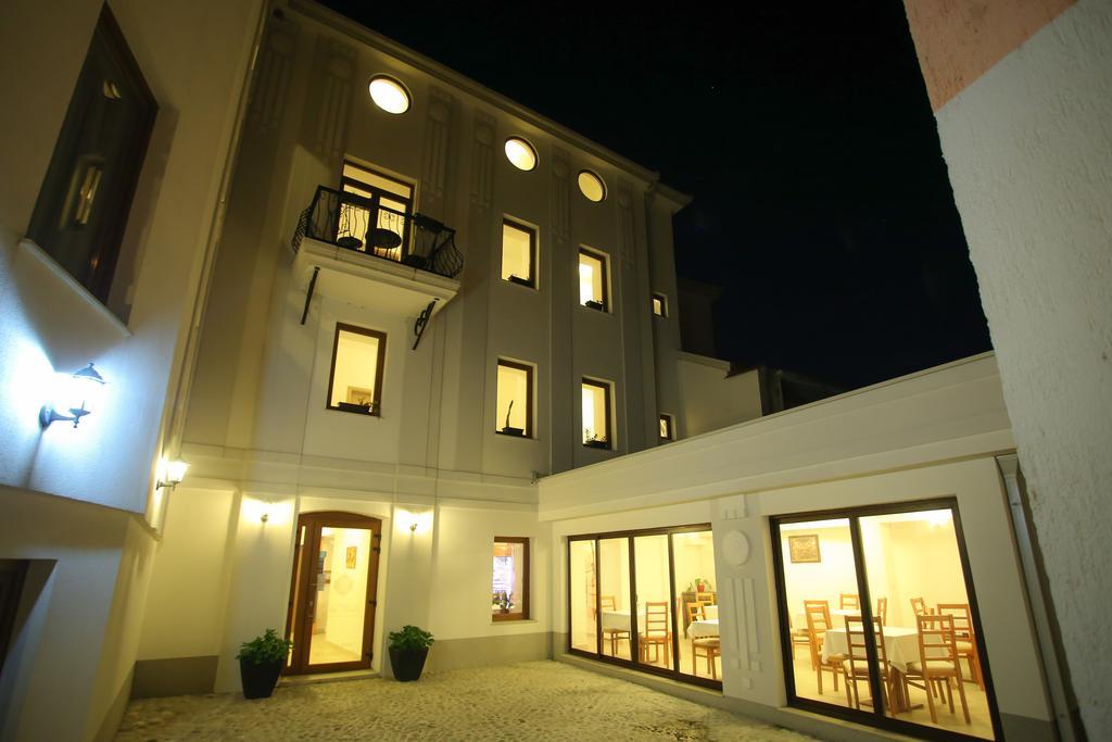 מוסטר Hotel Hana מראה חיצוני תמונה
