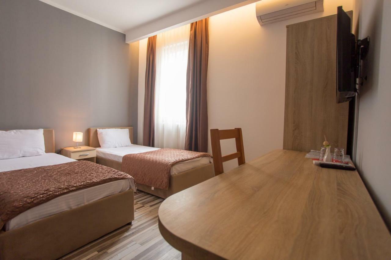מוסטר Hotel Hana מראה חיצוני תמונה