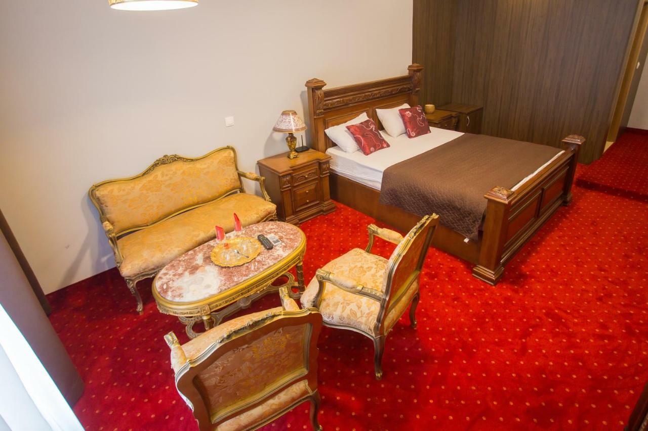 מוסטר Hotel Hana מראה חיצוני תמונה
