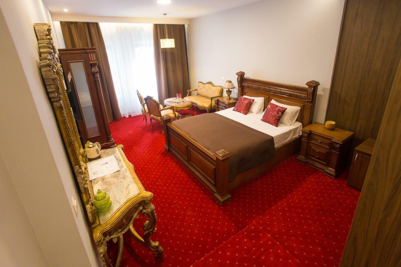 מוסטר Hotel Hana מראה חיצוני תמונה