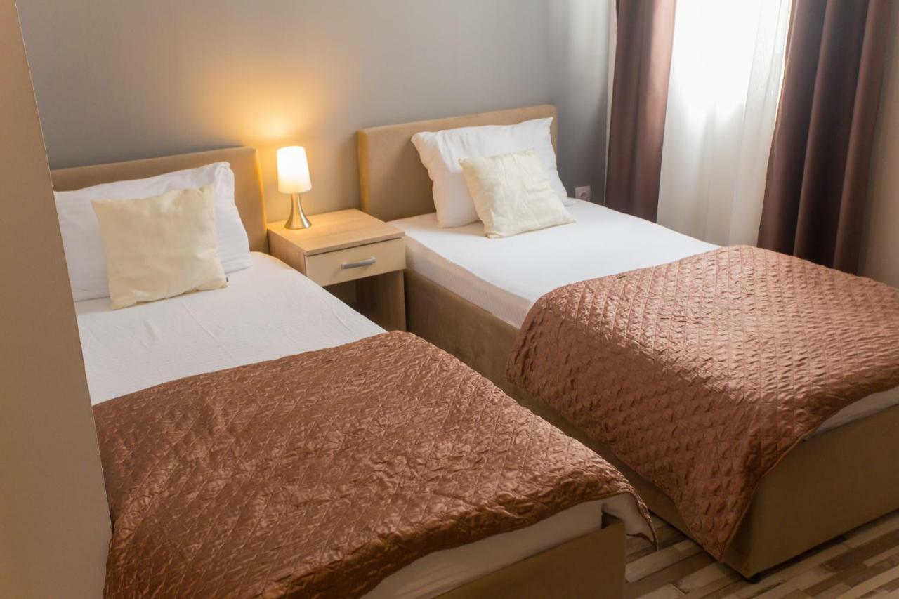 מוסטר Hotel Hana מראה חיצוני תמונה