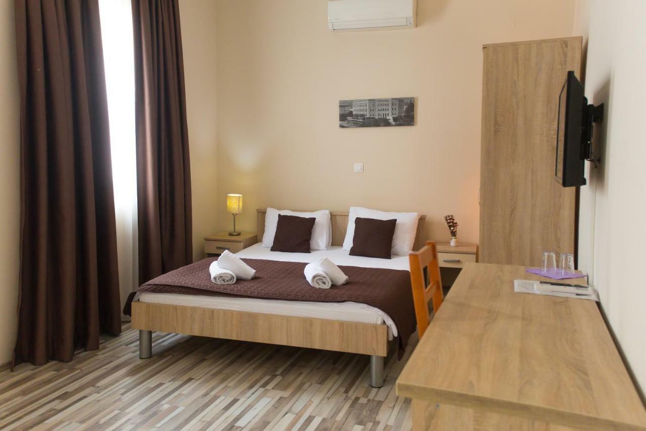 מוסטר Hotel Hana מראה חיצוני תמונה