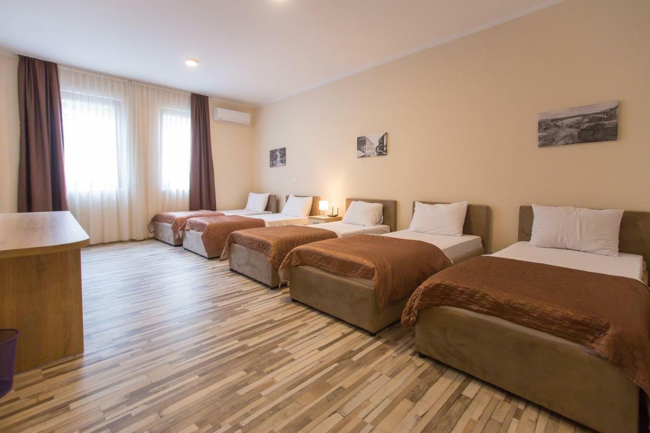 מוסטר Hotel Hana מראה חיצוני תמונה