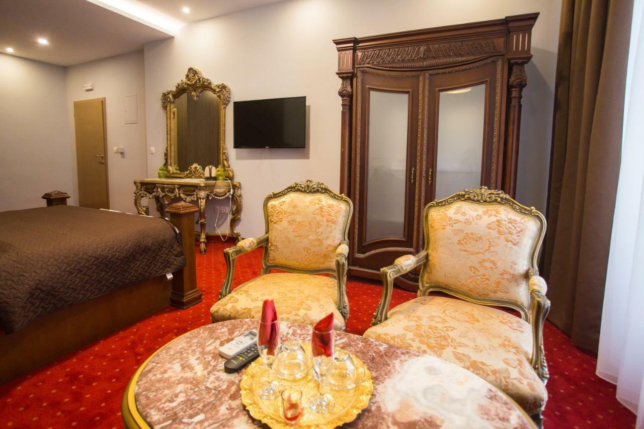 מוסטר Hotel Hana מראה חיצוני תמונה