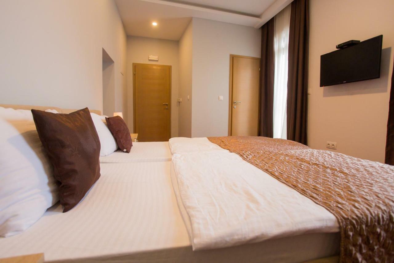 מוסטר Hotel Hana מראה חיצוני תמונה