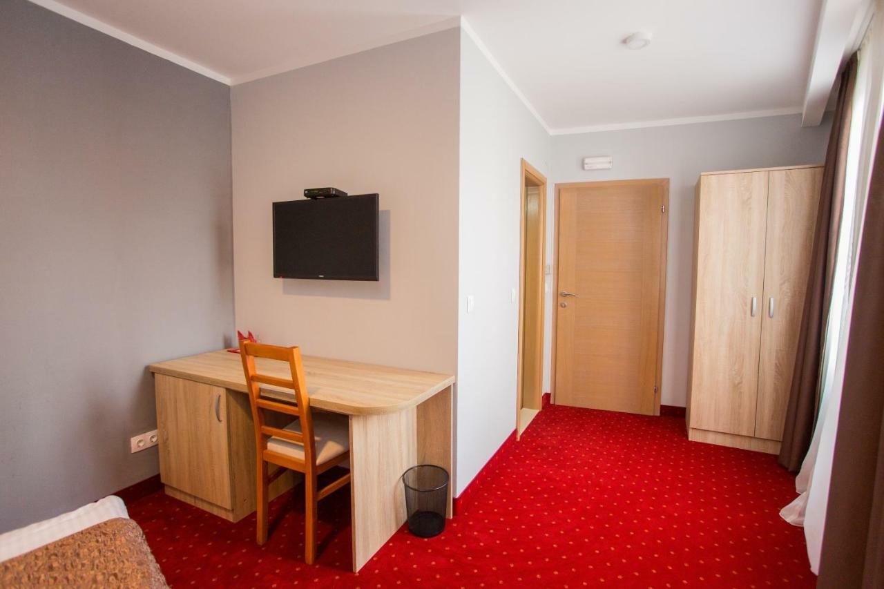 מוסטר Hotel Hana מראה חיצוני תמונה