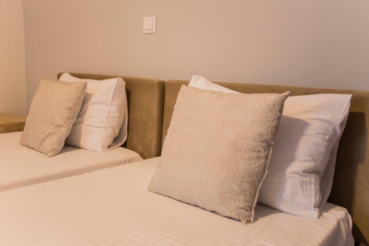 מוסטר Hotel Hana מראה חיצוני תמונה